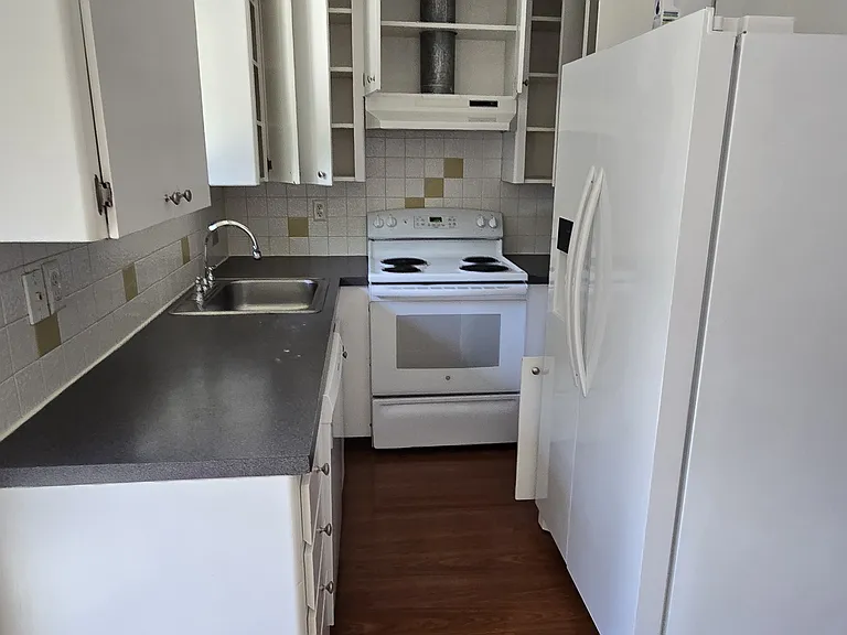 8018 SW Cedarcrest St — Photo 6