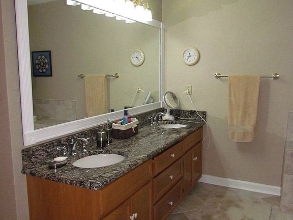 5th image of 337 Windsor Ct
