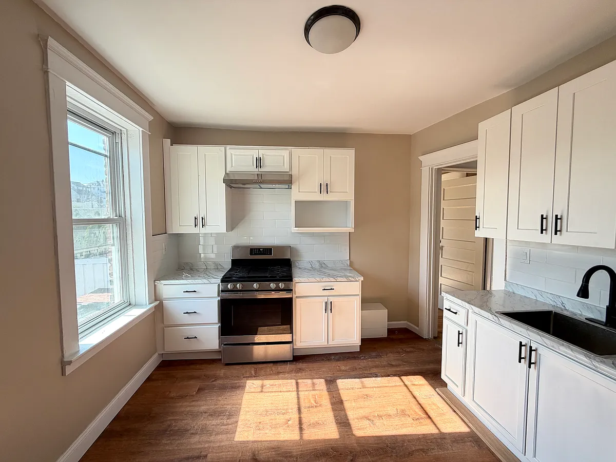 Building Photo - 194 Webster Ave #1