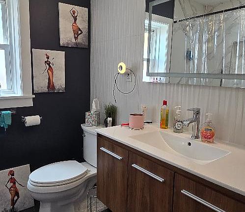 4th image of 5928 N Melvina Ave #1
