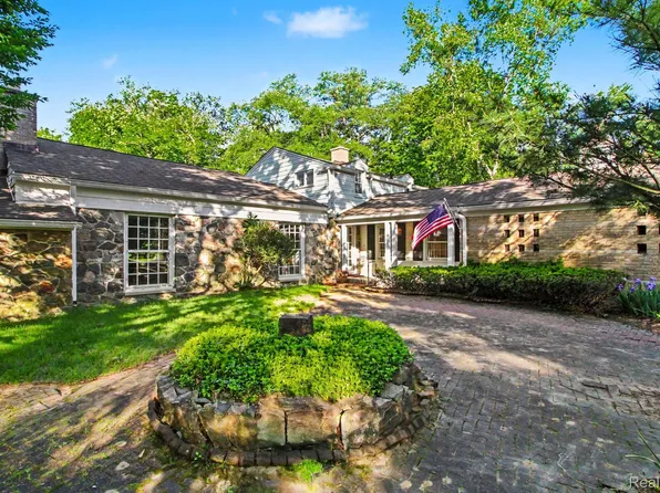 26580 Wellington Rd, Franklin, MI 48025