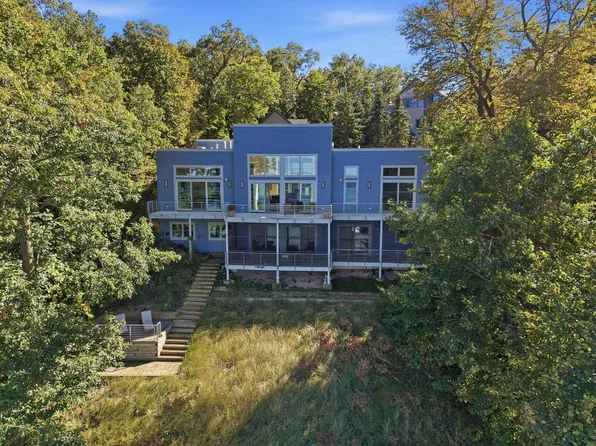 827 E Lake Front Dr, Beverly Shores, IN 46301