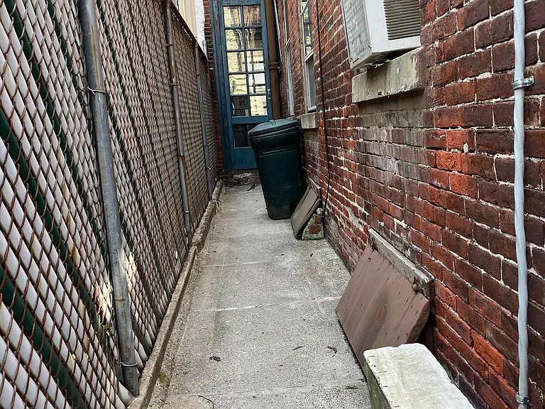 2219 Parrish St — Photo 35