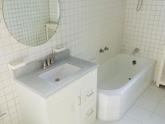 4th image of 5136 S Kimbark Ave #309