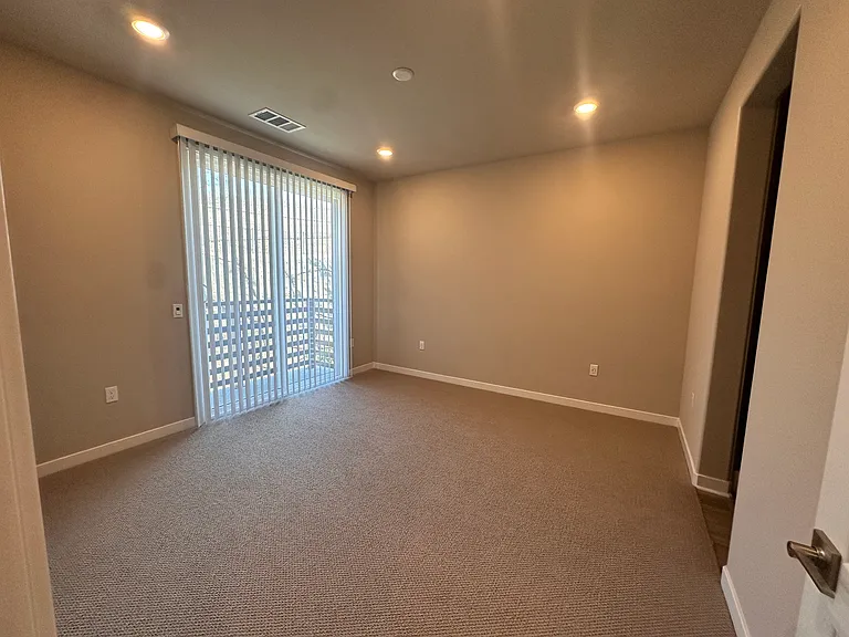1487 Skyline Ln — Photo 7