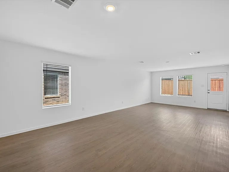2509 Guineas Ln — Photo 5