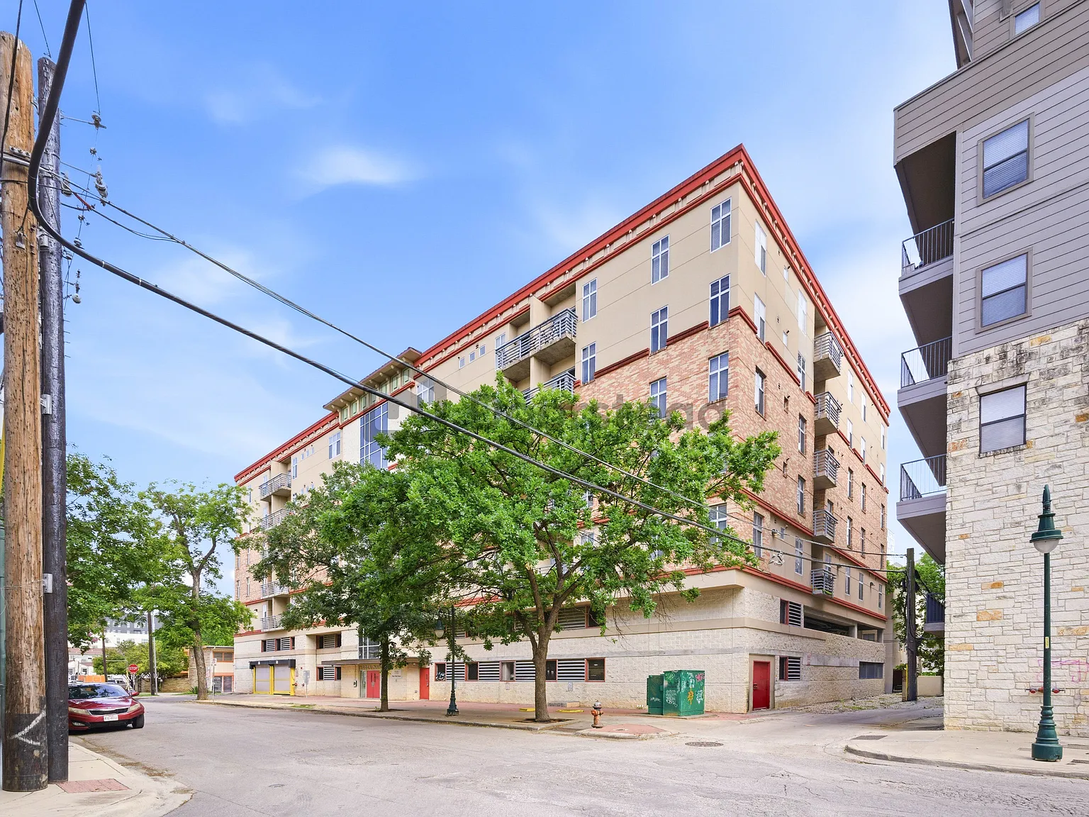 2 bed, 2.0 bath, 969 sqft, $1,900 — Photo 3
