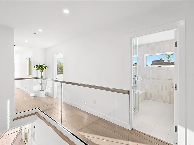 1576 E Ocean Blvd — Photo 8