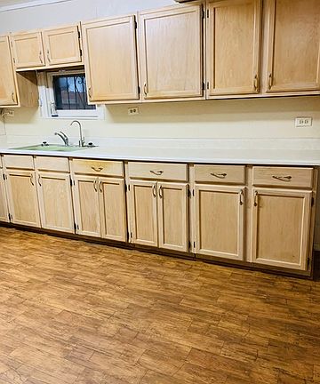 4th image of 571 Avondale Ave