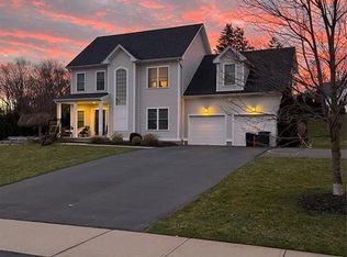 90 Rock Ridge Rd, Manchester, CT 06040