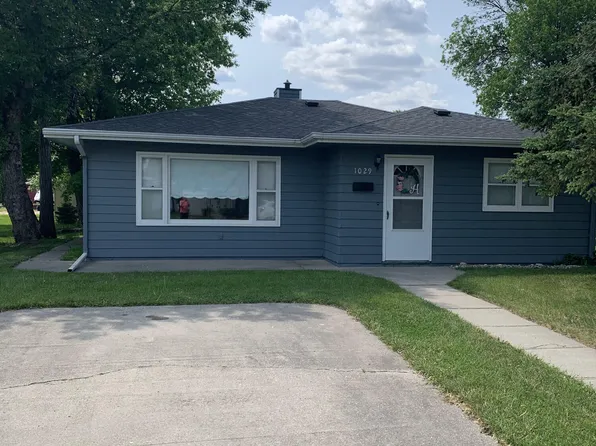 1029 Lawler Ave, Grafton, ND 58237