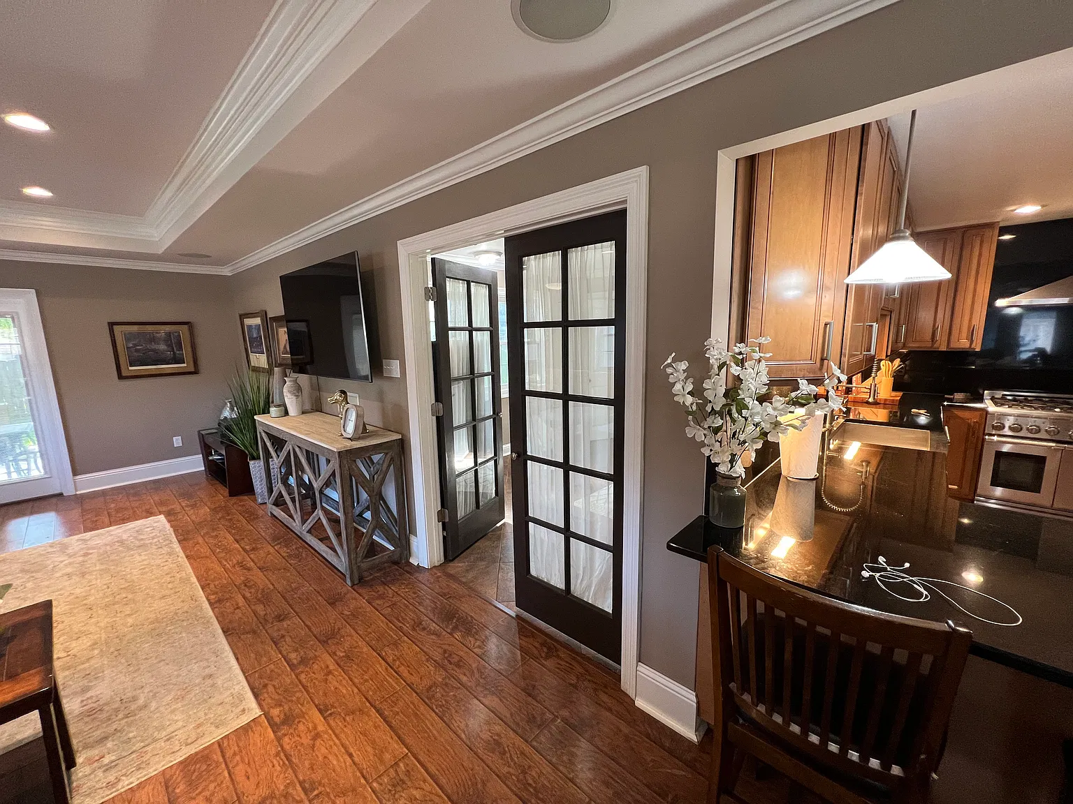 3 bed, 2474 sqft, $3,750 — Photo 3