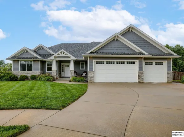 2364 Grant Cir, Blair, NE 68008
