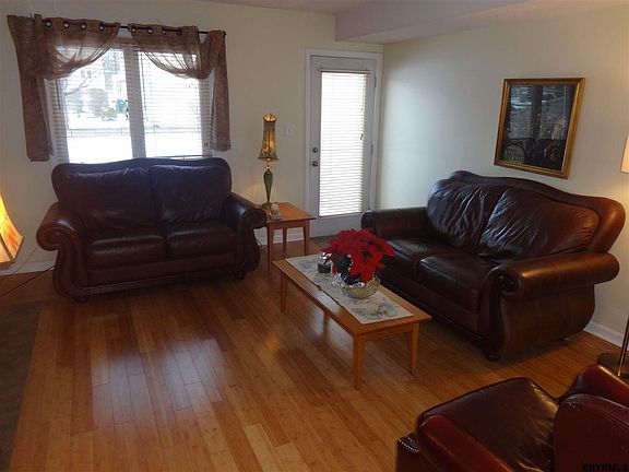 3rd image of 16 Derby Dr