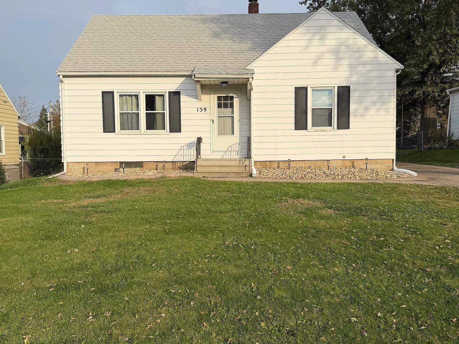 4 bed, 1.5 bath, 1500 sqft, $3,000 — Photo 1