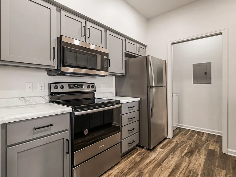 Sterling Oaks Luxury Apartments — Photo 25