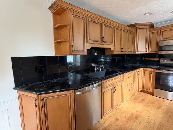 20 Kellogg Rd #3, New Hartford, NY 13413