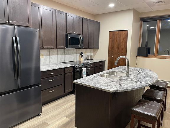 Beautiful new kitchen with Granite and state of the art appliances