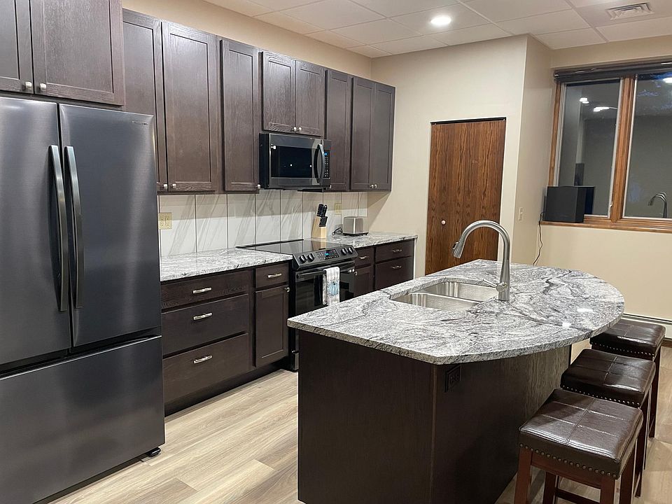Beautiful new kitchen with Granite and state of the art appliances