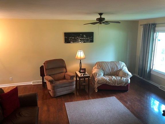 3rd image of 7 Knollwood Dr