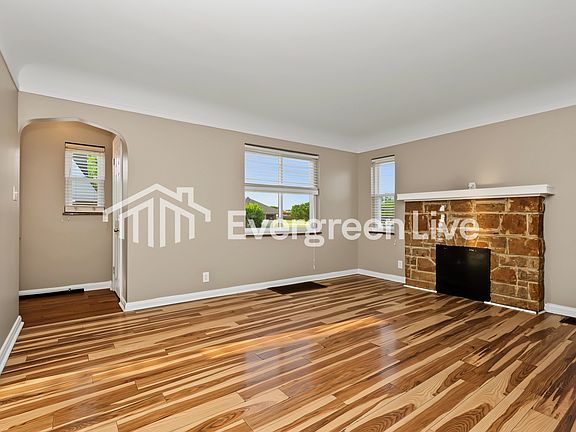3rd image of 1605 Clover Ln