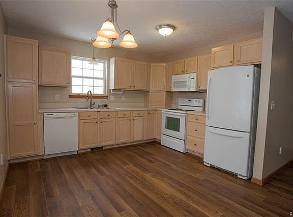 2nd image of 727 Pinegate Dr