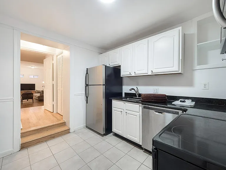 319 I St NE — Photo 6