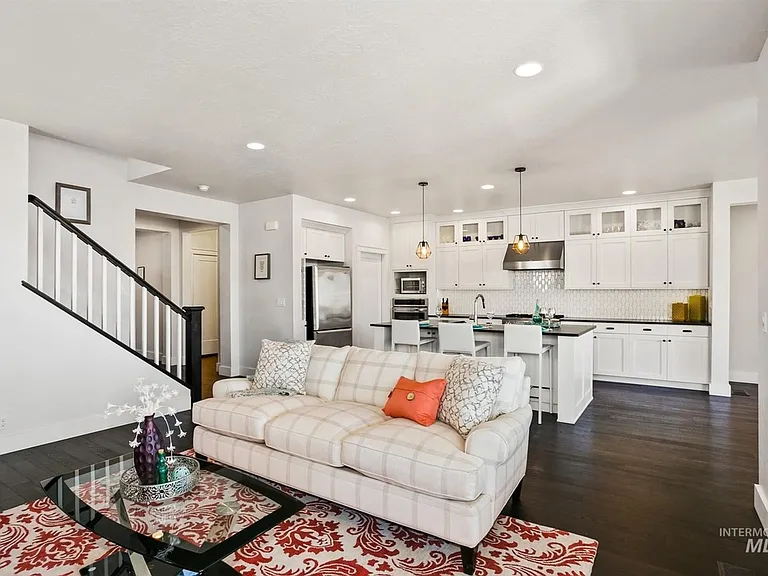 6922 E Tao St — Photo 2