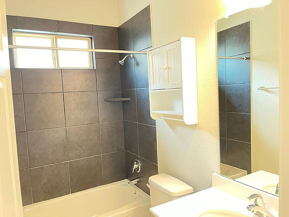 5th image of 900 Durness Dr