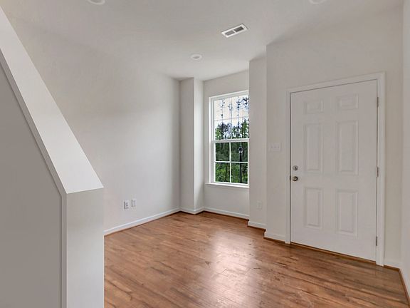 02-Foyer-Flex Room