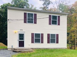 375 Wobbly Barn Rd, Henryville, PA 18332