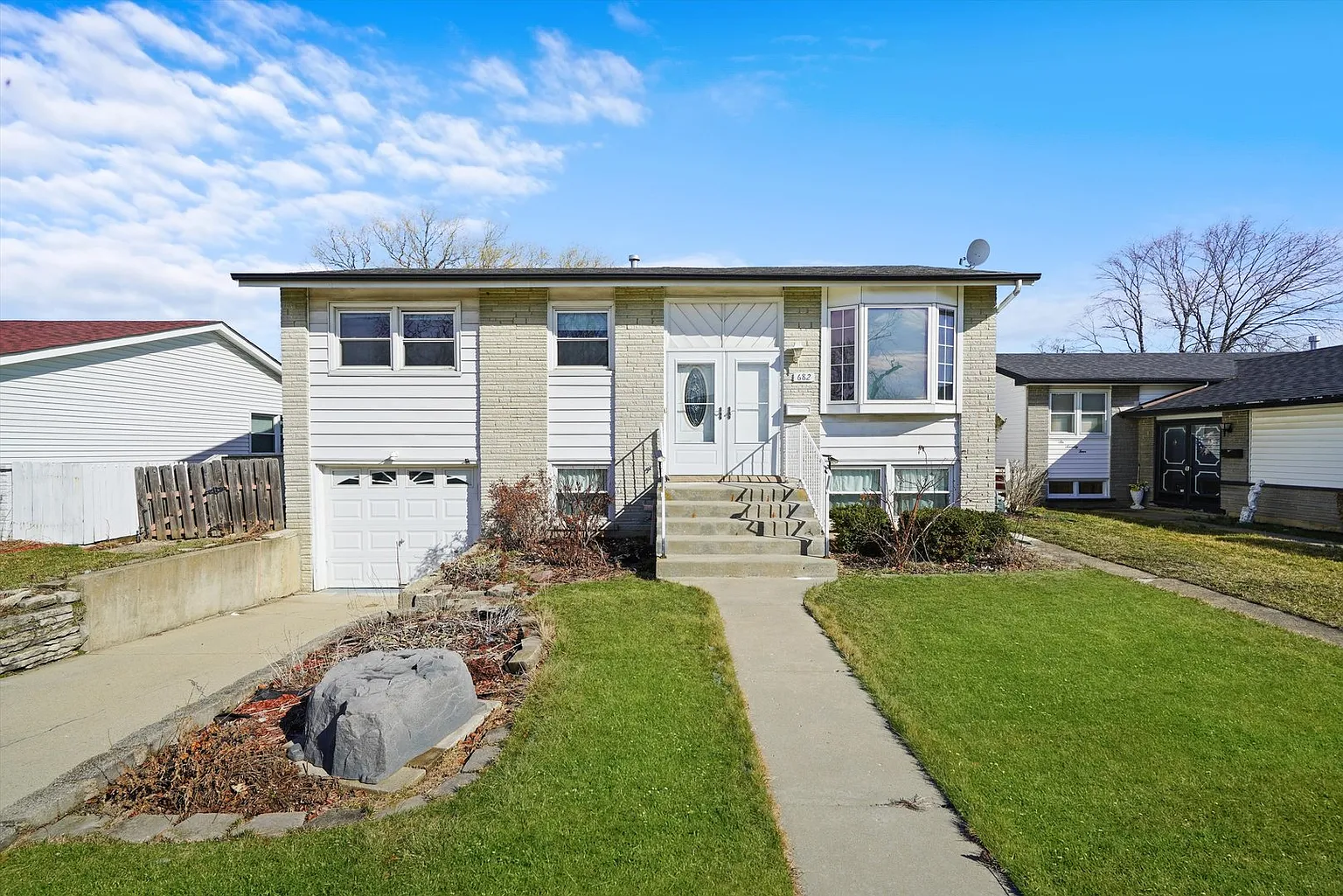 682 Debra Dr photo 1