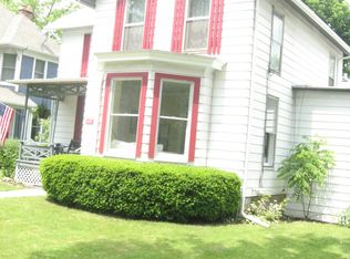 1121 Wisconsin St, Lake Geneva, WI 53147