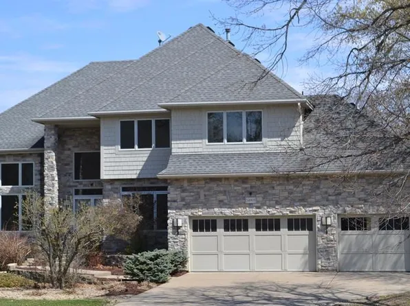14905 Summit Oaks Dr, Burnsville, MN 55337