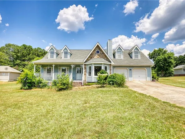 3501 Camelot Way, Loganville, GA 30052