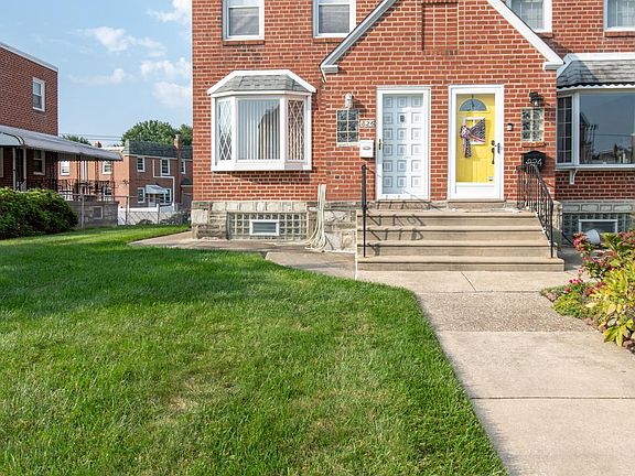 4th image of 826 Glenn St
