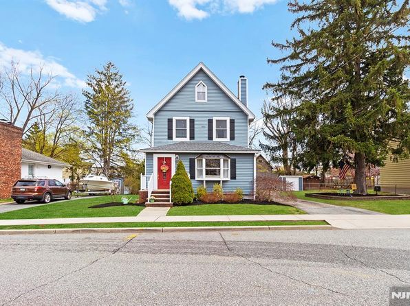 34 Ryerson Ave, Bloomingdale, NJ 07403