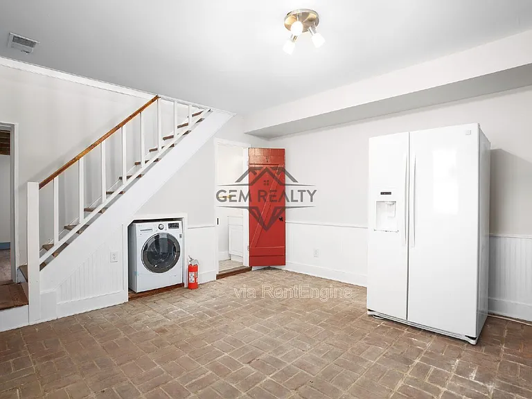 710 Caroline St #D — Photo 8