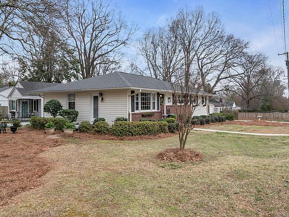 4th image of 401 Parkins Mill Rd