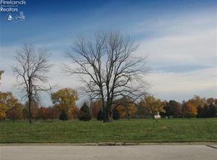 301 Greenbriar Cir, Fremont, OH 43420