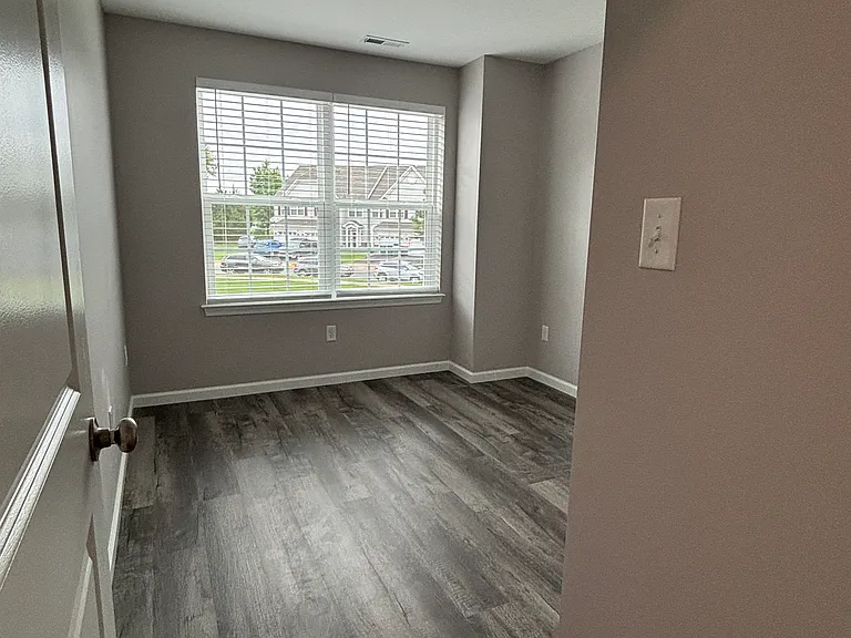 1049 Sherbourne Rd — Photo 17