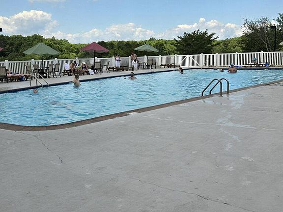 4th image of 90 Shenandoah Crossing Dr