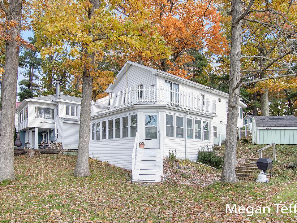 251 Lake Dr, Six Lakes, MI 48886 Zillow
