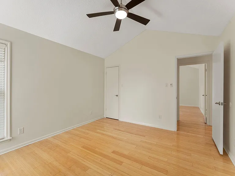 3920 Brookhaven Dr — Photo 13