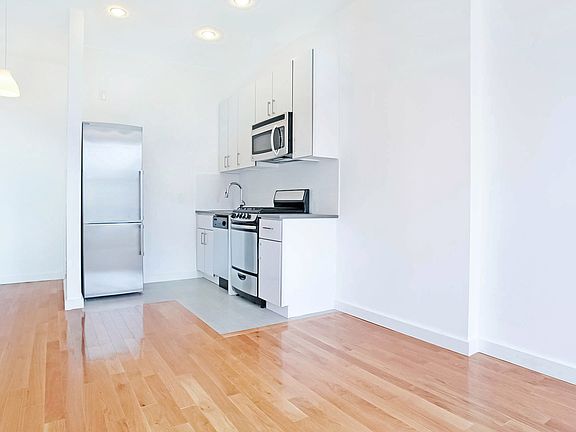 4th image of 2085 5th Ave #F2