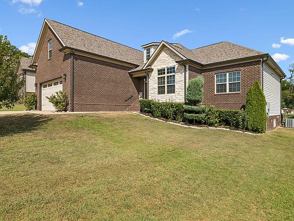 4th image of 628 Josef Cir