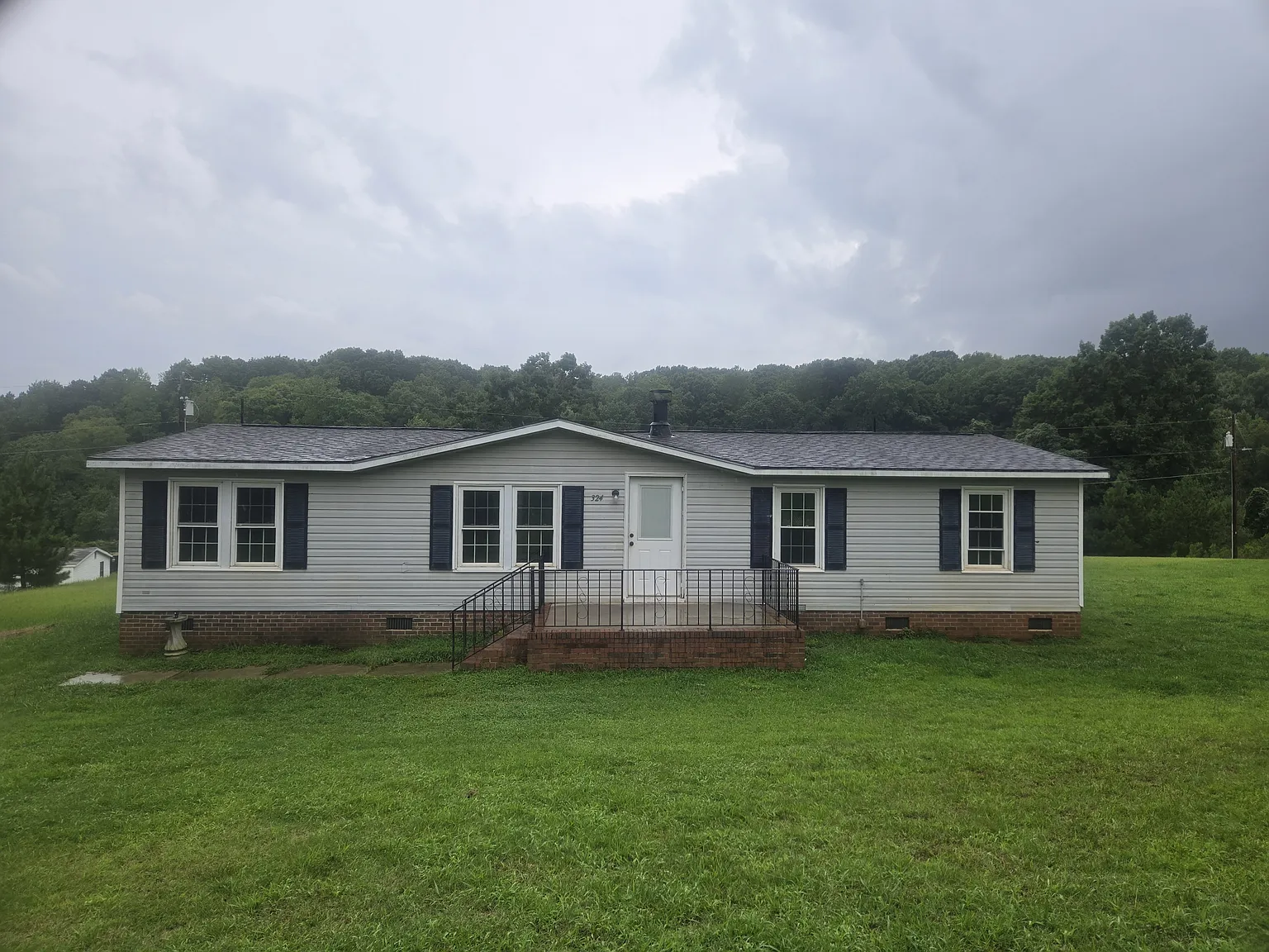 4 bed, 1600 sqft, $1,600 — Photo 1