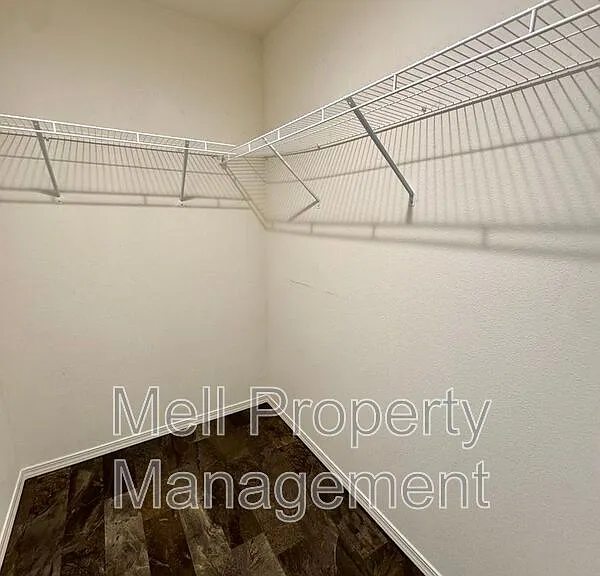 191 E Parkway Blvd — Photo 9