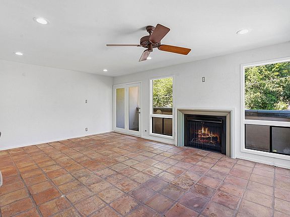 5th image of 1106 W 6th St APT 206