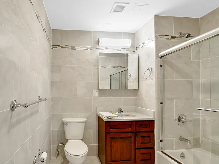 4604 Vernon Blvd #7C — Photo 10